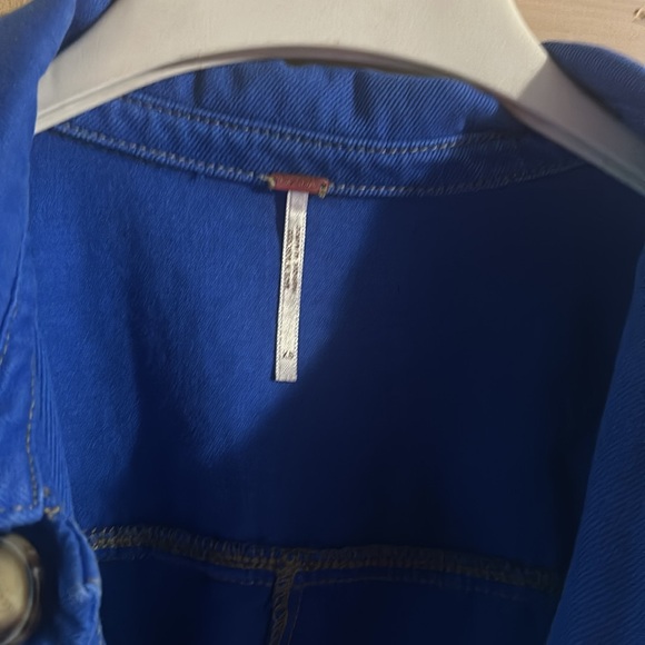 Free People Bright Royal Blue Denim Jacket Size XS Buttons and Pockets - Picture 2 of 5